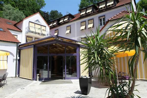 Atrium Garni Hotel 4*